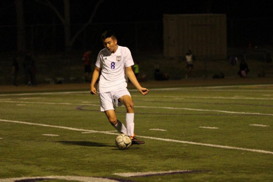 Junior defender Nathan Lee looks to pass in a 2-1 win against Claremont.